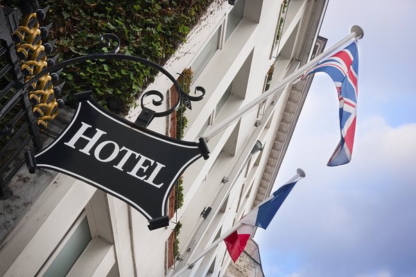Advising Future Inns on the sale of its Bristol and Plymouth hotels to Whitbread
