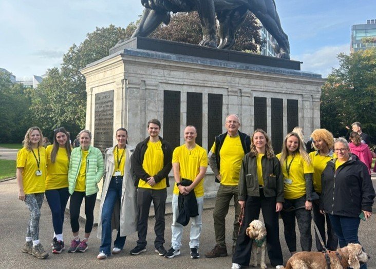 The team together with matching Gateley yellow shirts